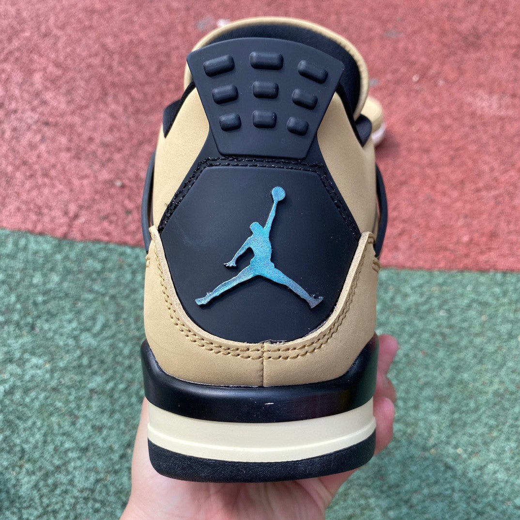 NIKE AIR JORDAN 4 RETRO