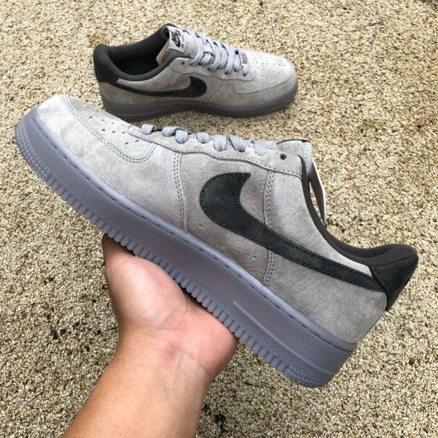 NIKE AIR FORCE LOW